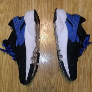 Nike Kids Huarache Sz 7